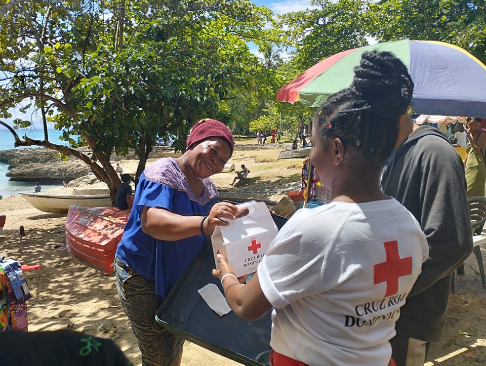 La Cruz Roja Dominicana Filial La Caleta entrego 25 kit de primeros auxilios
