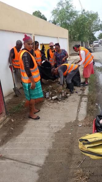 Brigadas de ornato continúan trabajando en El Paredón Valiente